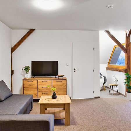 Hotel A Restaurace Ruze Podborany エクステリア 写真