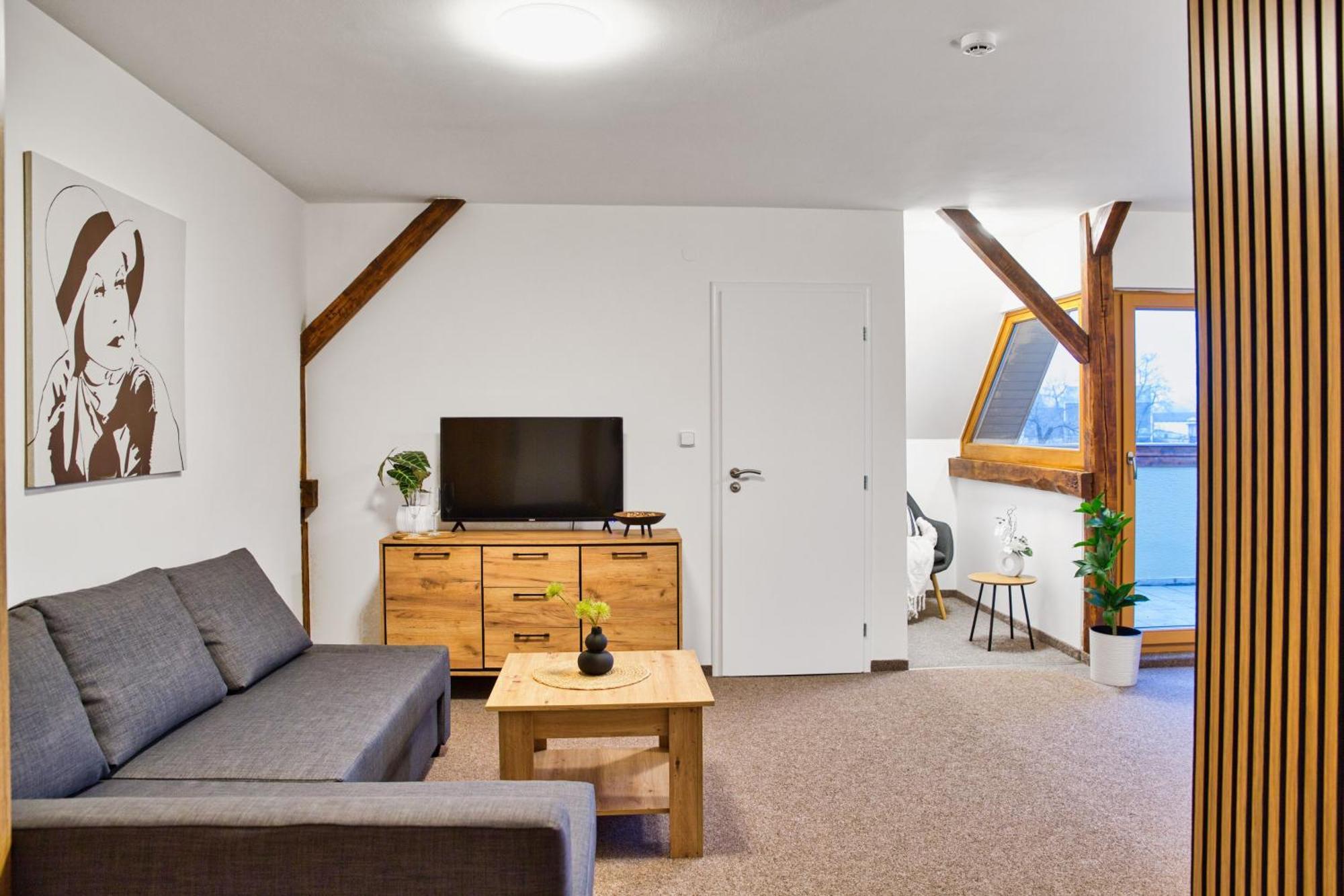 Hotel A Restaurace Ruze Podborany エクステリア 写真