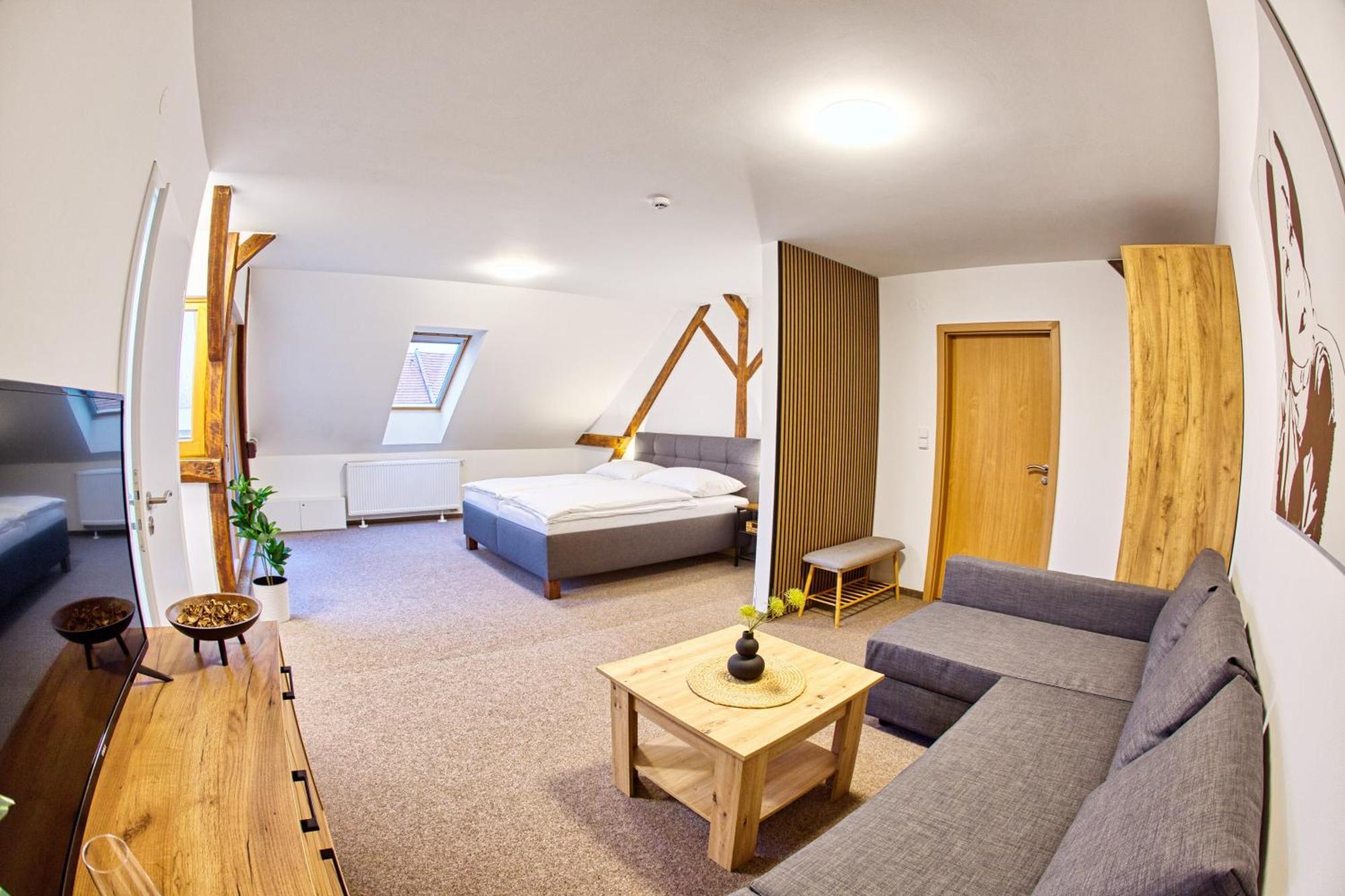 Hotel A Restaurace Ruze Podborany エクステリア 写真